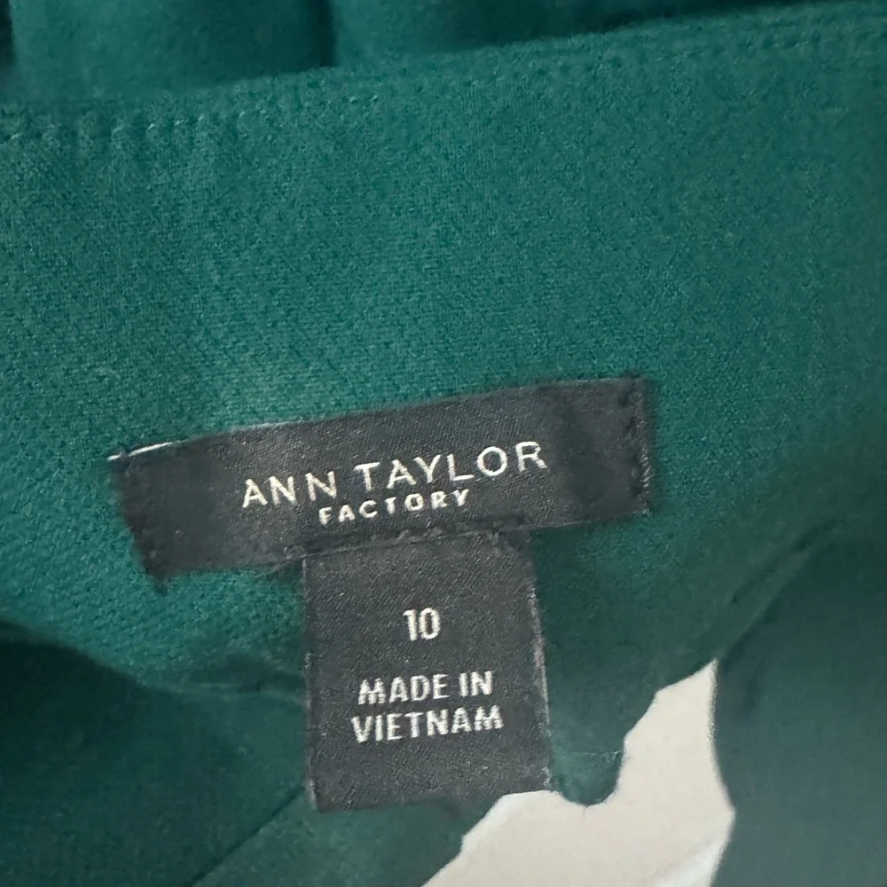 Ann Taylor Emerald Green Women’s 2 pc pant suit - Picture 3 of 4